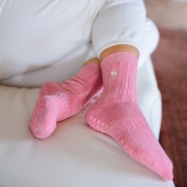 Coral merino wool non-slip socks, cushioned toe and ribbed ankle cuffs