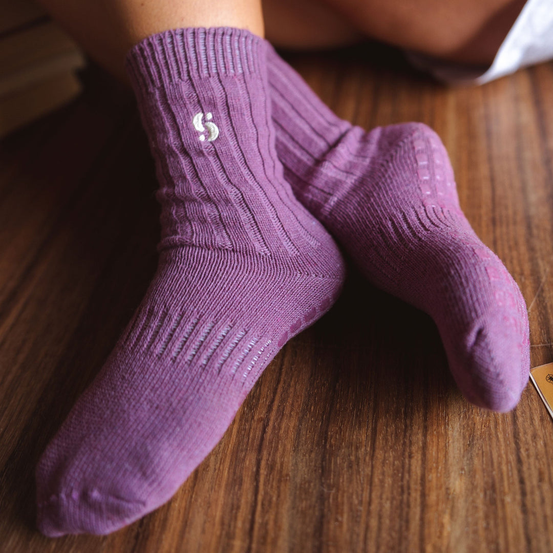 Viola merino wool non-slip socks with logo on cuff, knit texture