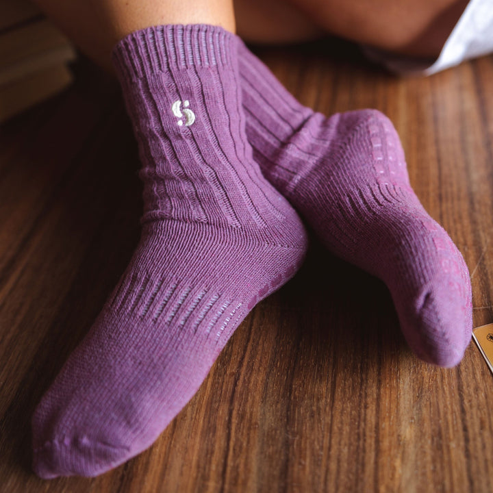 Viola merino wool non-slip socks with logo on cuff, knit texture