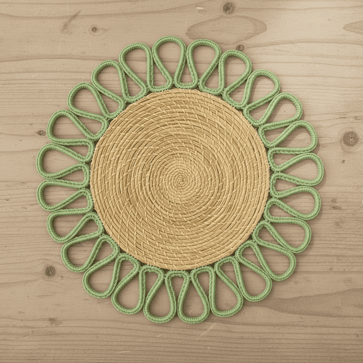 Handwoven iraca placemat with natural woven center and red loop trim