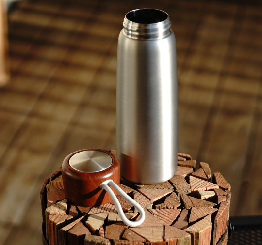 Stainless steel insulated tumbler with wooden lid and carry loop