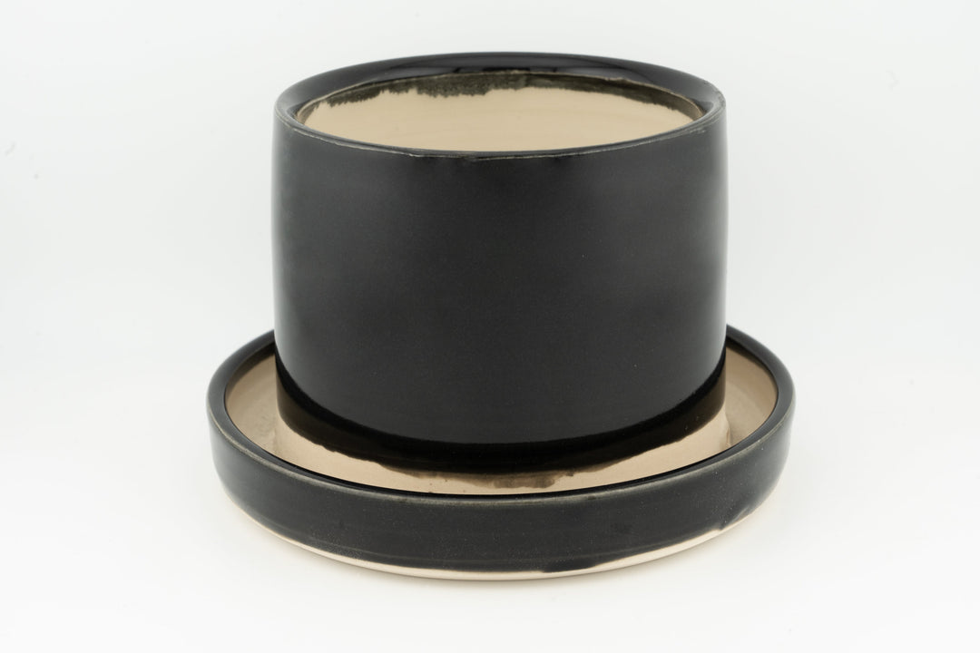 Tabletop planter set with drainage, glossy black glazed pot on matching tray.