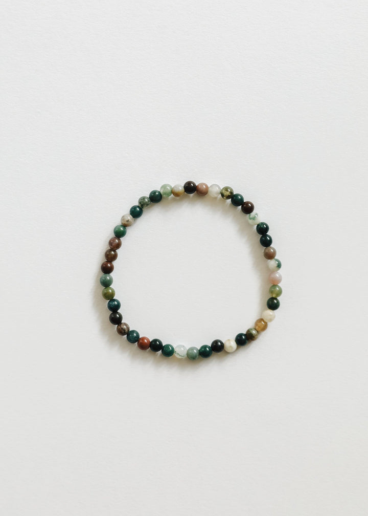 Polished agate bead bracelet, round beads in dark green and brown with white accents