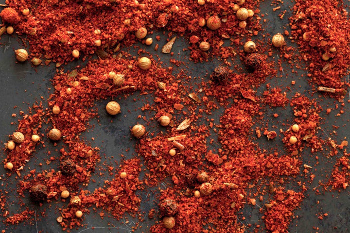 Smoky BBQ rub spice blend in coarse red flakes