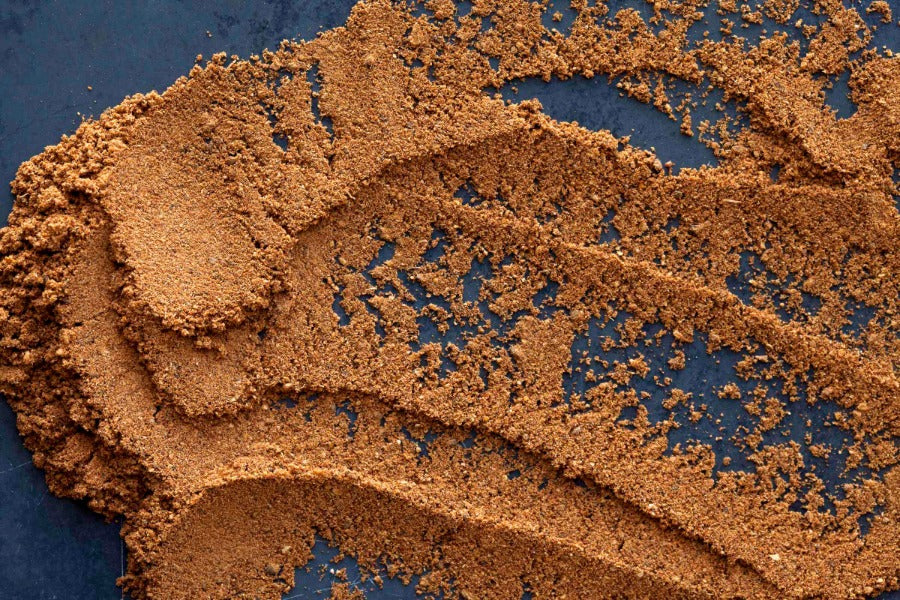 Pumpkin Pie Spice ground seasoning blend, warm brown spice powder heap