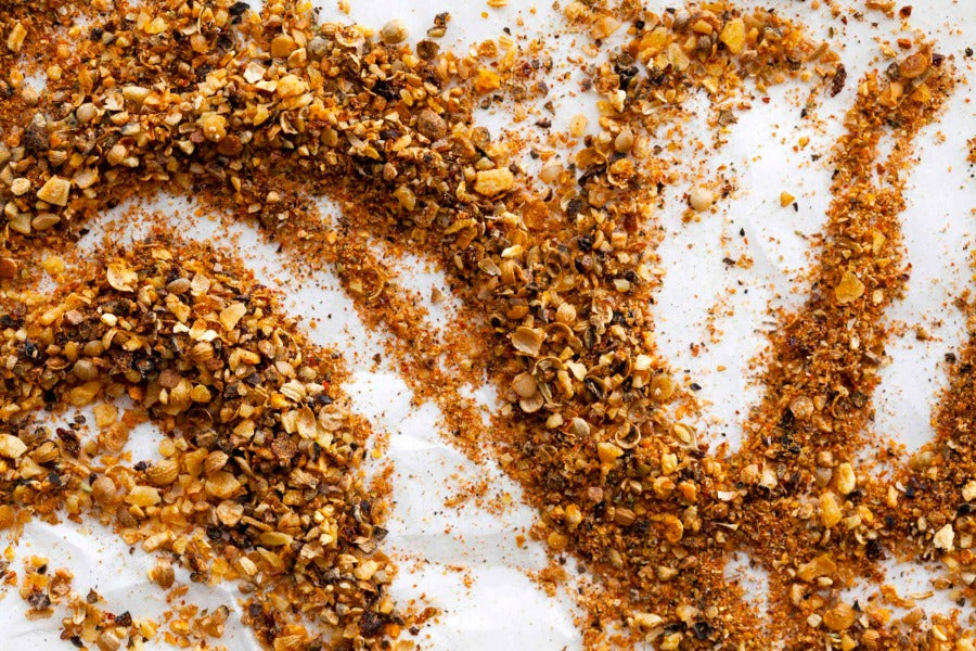 Smokin’ hot garlic pepper spice blend, coarse flakes and herbs