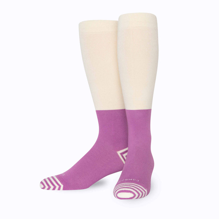 Colorblock compression socks in cream and mulberry with striped toe pattern