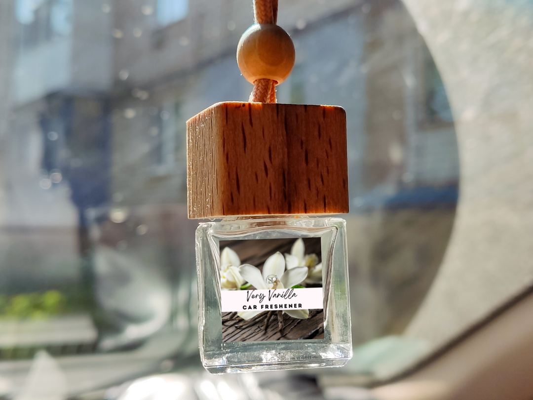 Hanging Car Freshener | Bold Masculine | Wood Amber