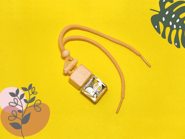 Hanging Car Freshener | Bold Masculine | Wood Amber