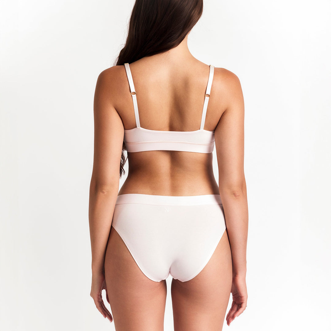 Mid-rise back briefs in pink, smooth elastic waistband and bikini coverage