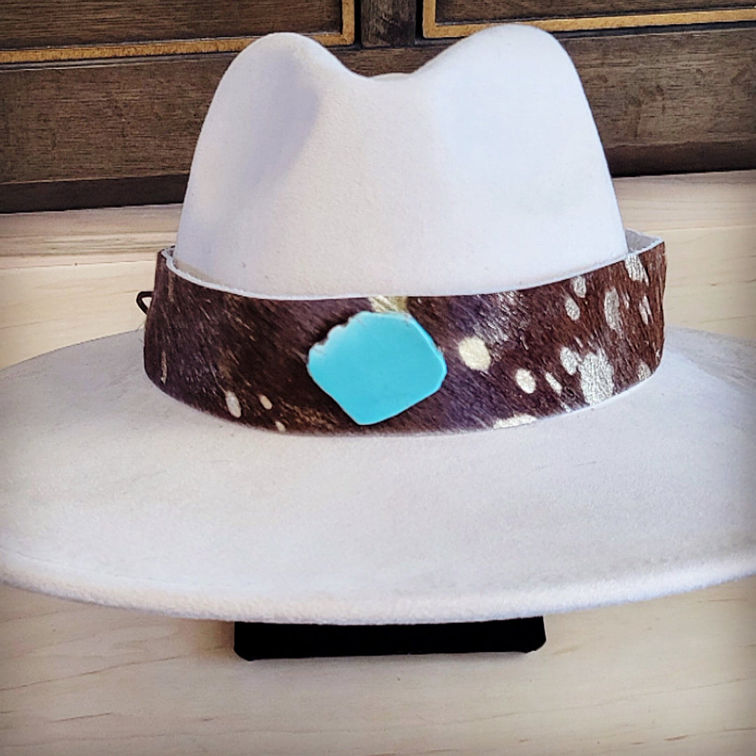 White felt hat with speckled cowhide leather band and turquoise geometric stone