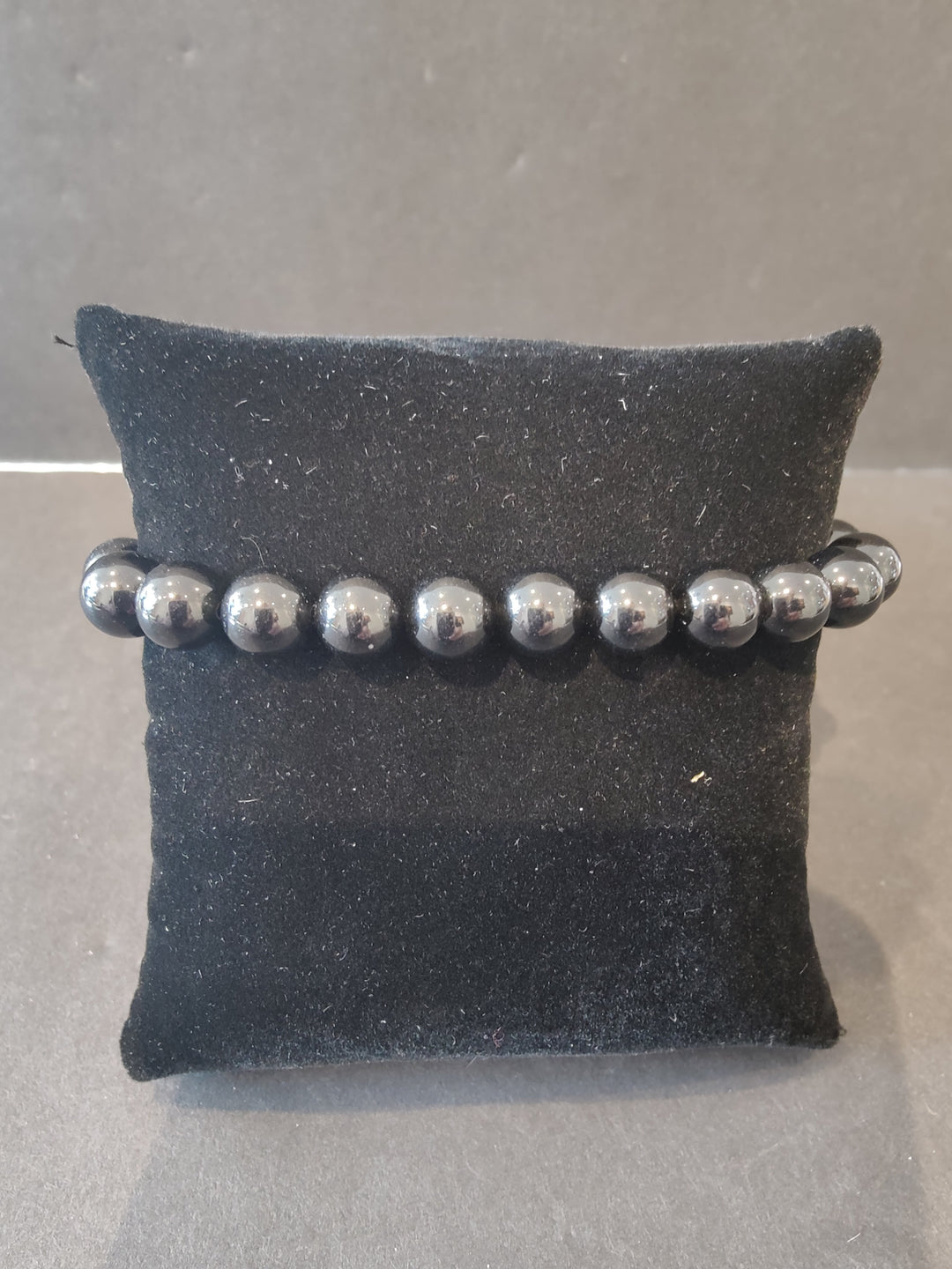 8mm beaded bracelet with dark iridescent metal-look beads