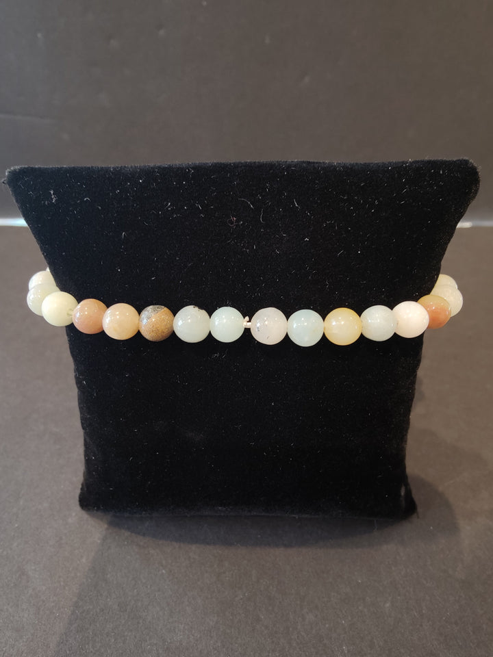 Beaded stone bracelet with 6mm cream, white, and pale peach round beads.