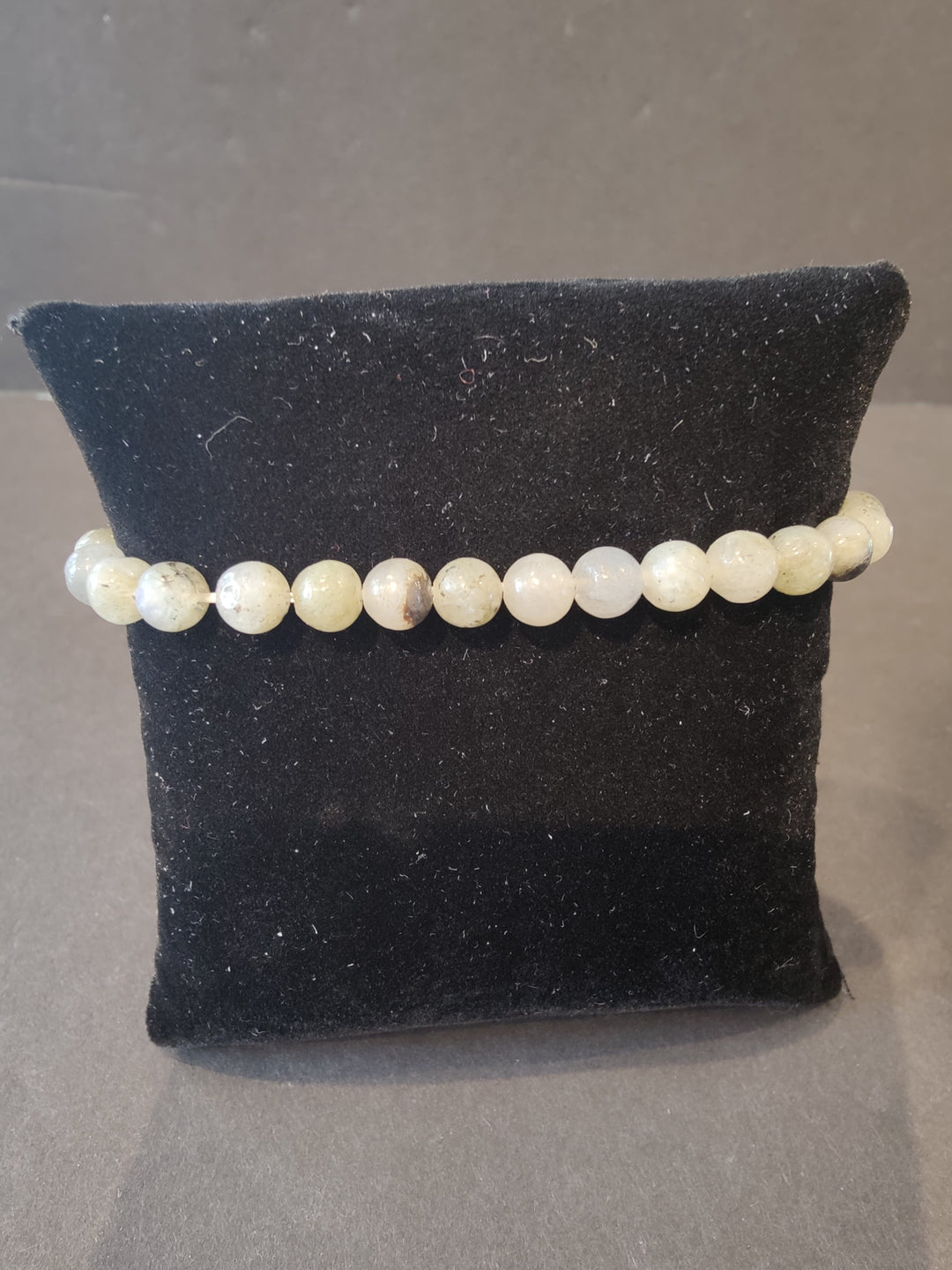 6mm beaded stone bracelet with off-white round beads