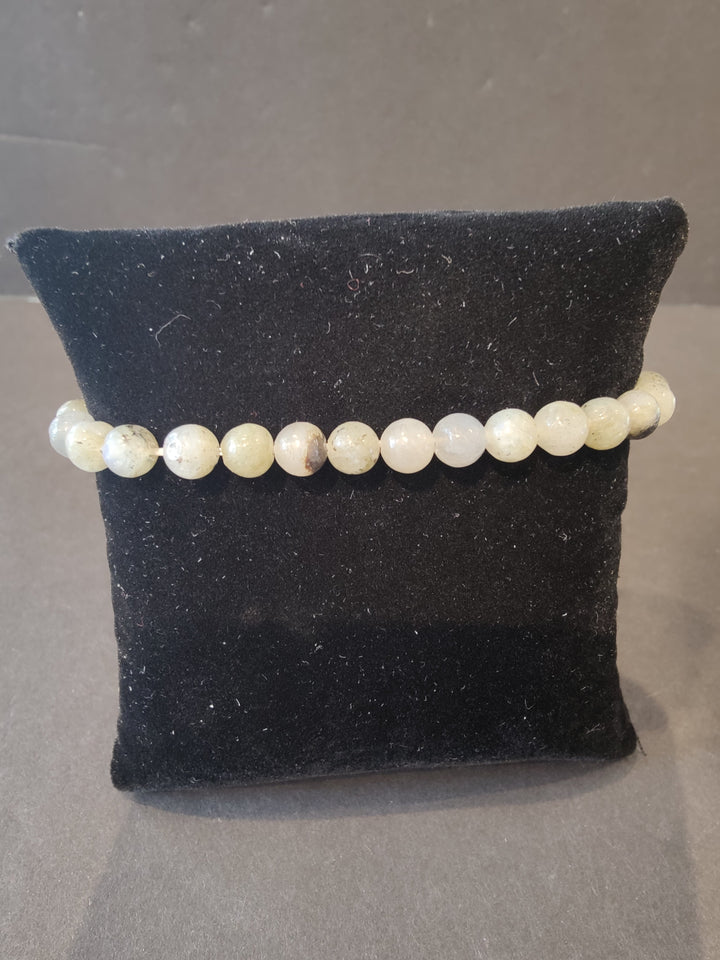 6mm beaded stone bracelet with off-white round beads