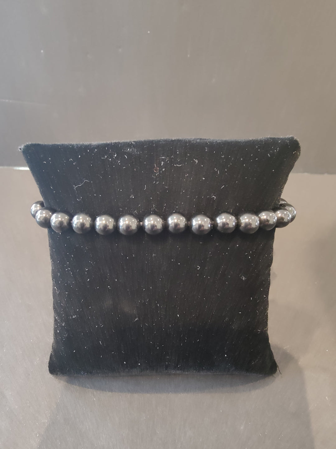6mm beaded stone bracelet with dark gray and silver-tone round beads