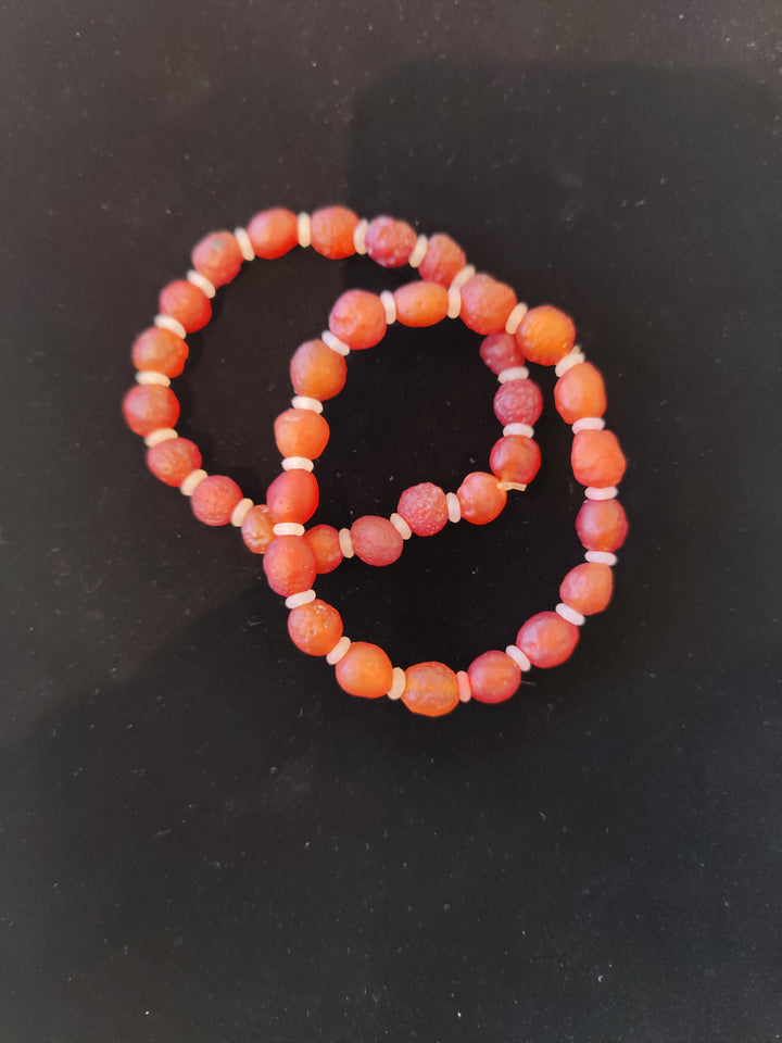 Orange and red beaded agate bracelet with round textured beads