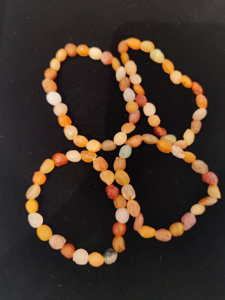 Mixed-color beaded agate bracelet with round beads in orange, white, and green