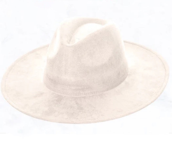 Cream wide-brim felt hat with teardrop crown