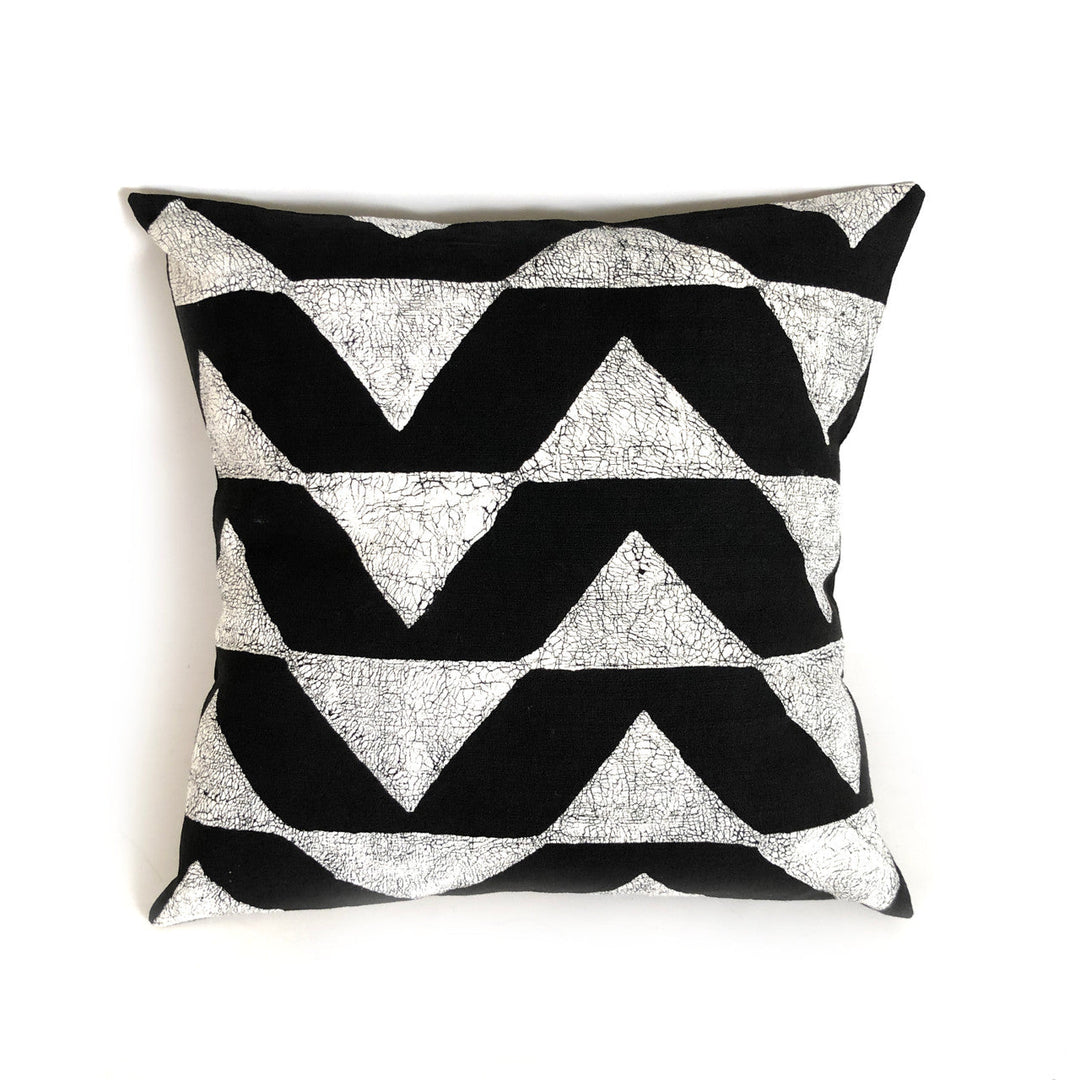 Sadza Triangles pillow cover in dark black with silver zigzag triangle pattern