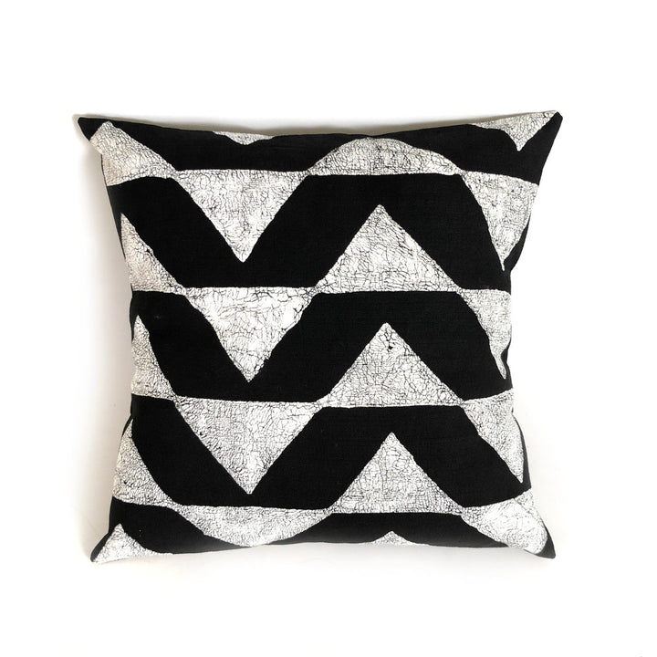 Sadza Triangles pillow cover in dark black with silver zigzag triangle pattern