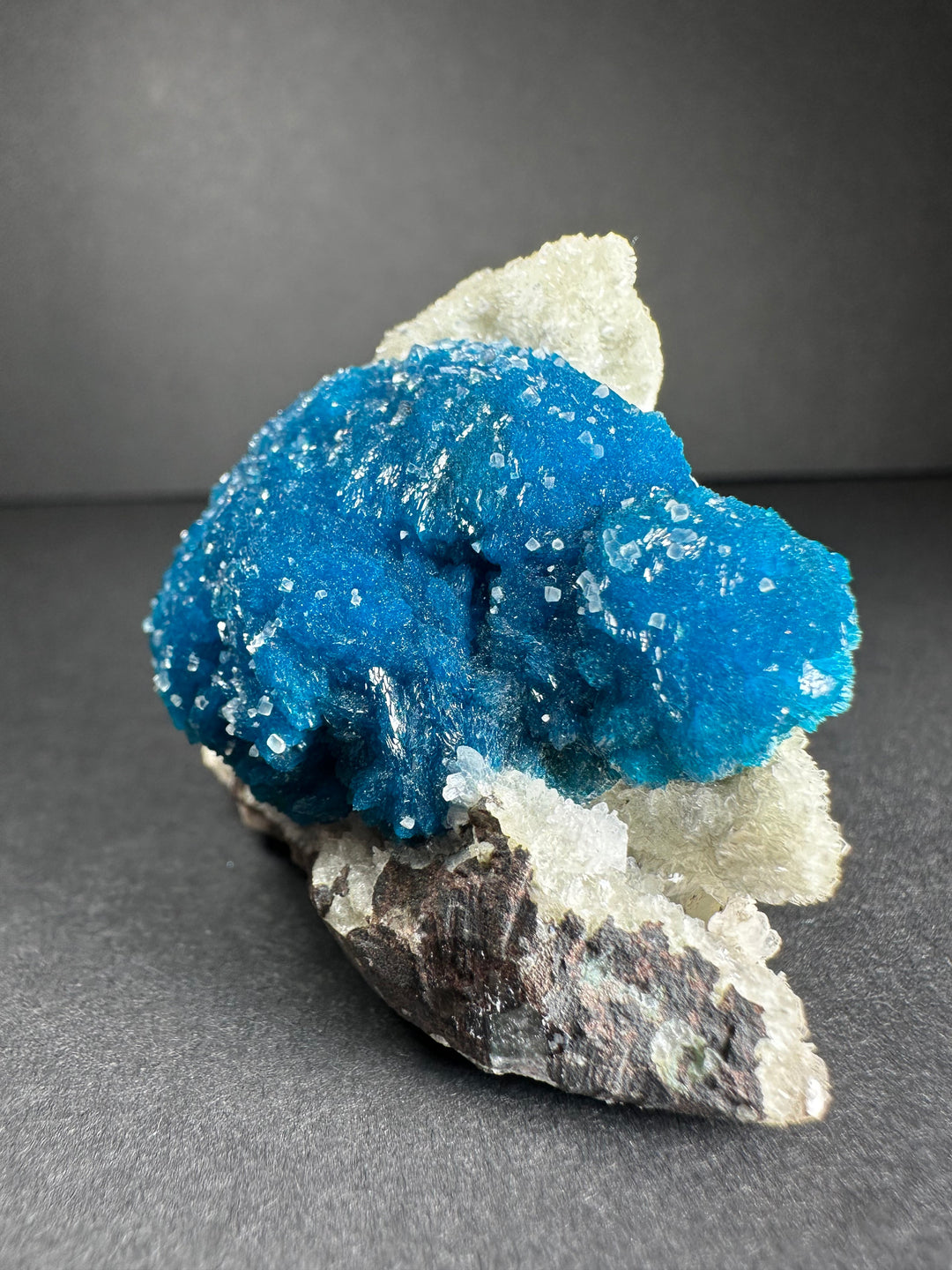 Blue cavansite crystal cluster on pale stilbite matrix with dark rock base