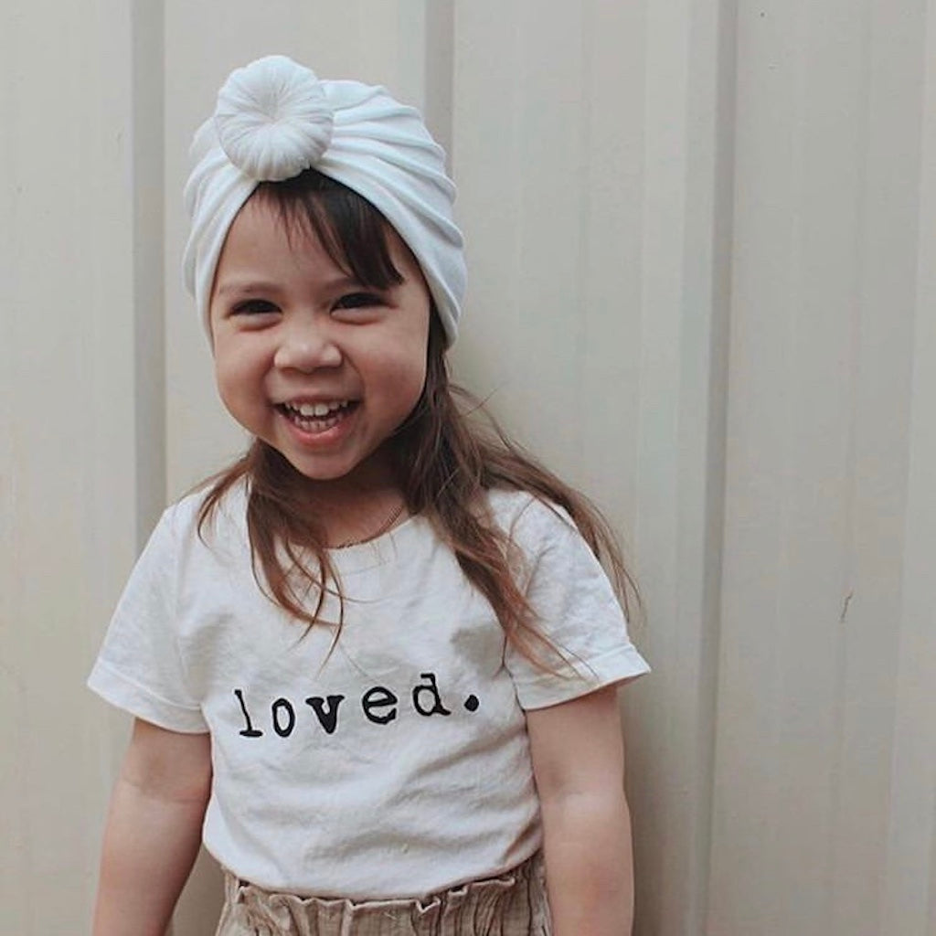 Kids organic cream T-shirt with 'loved.' front logo