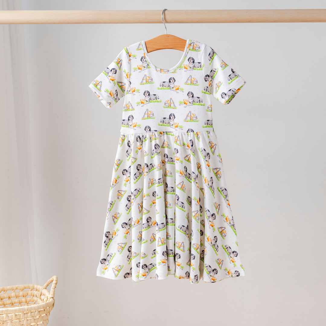 Kids organic cotton dress with short sleeves and round neck, all-over hound dog print