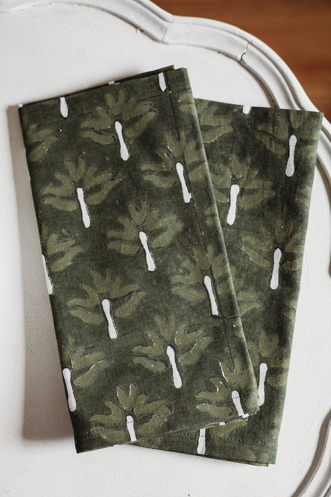 Zeenat table napkin set of 2, dark green with white chive stems, flat on table