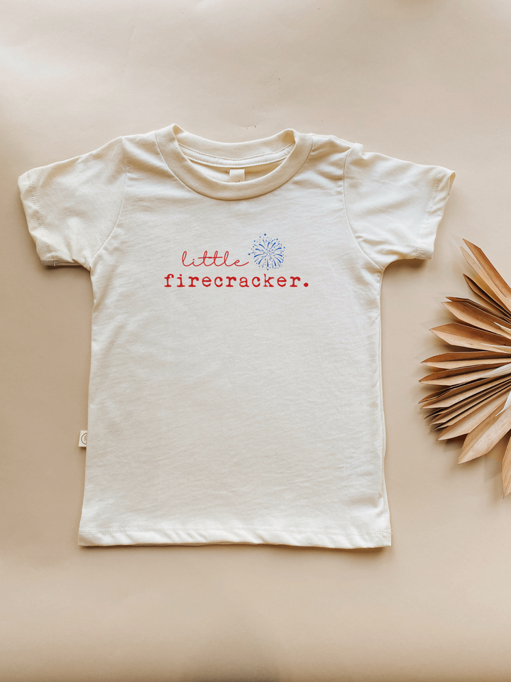 Kids organic off-white T-shirt, red firecracker and blue burst print at center