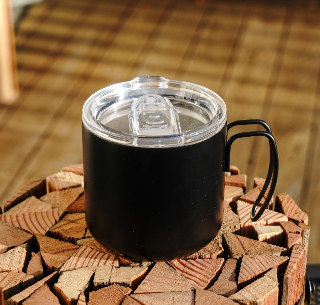 Black double-walled stainless steel mug with clear flip-top lid and curved handle