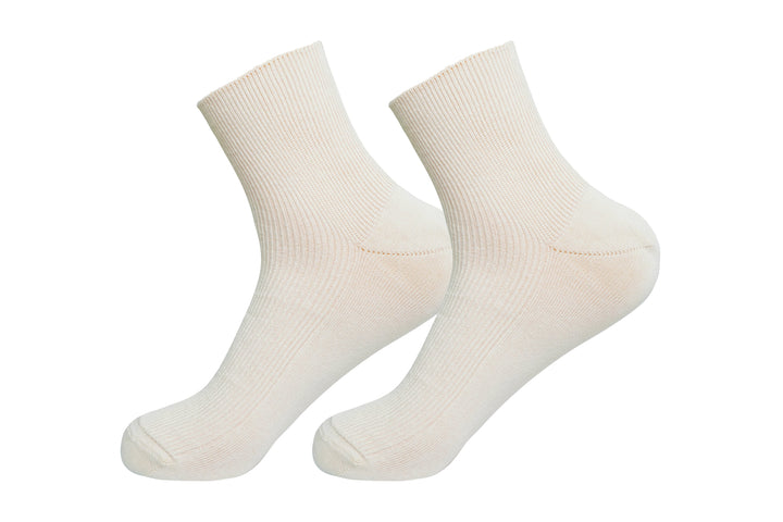 Pair of men’s organic cotton crew socks in off-white with ribbed knit