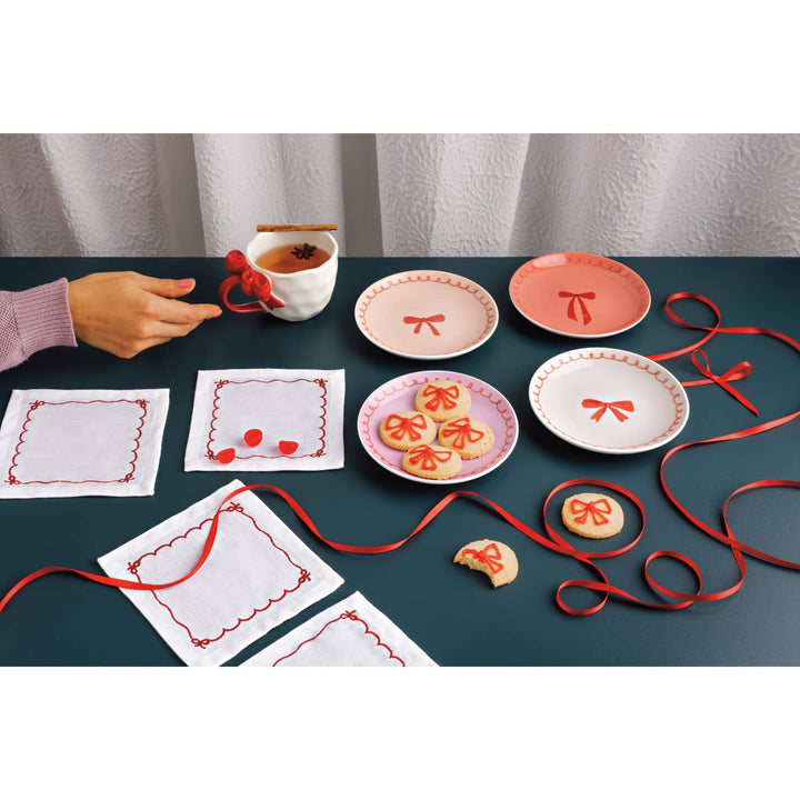 Appetizer plate set of 4 with red bow and heart-like motifs, scalloped red rim