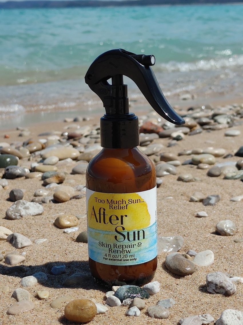 After sun skin relief spray bottle with black mist nozzle, amber liquid.