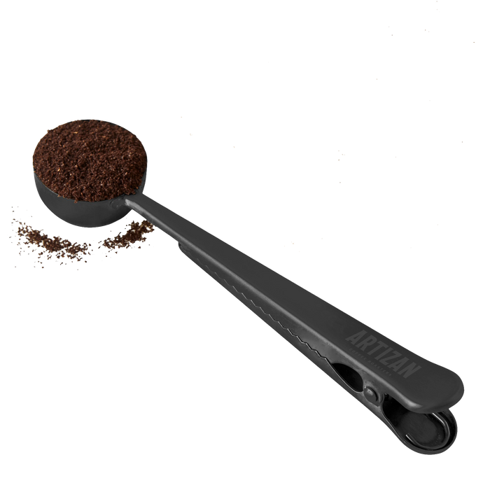 Coffee scoop with bag clip, black scoop handle and dosing cup for ground coffee