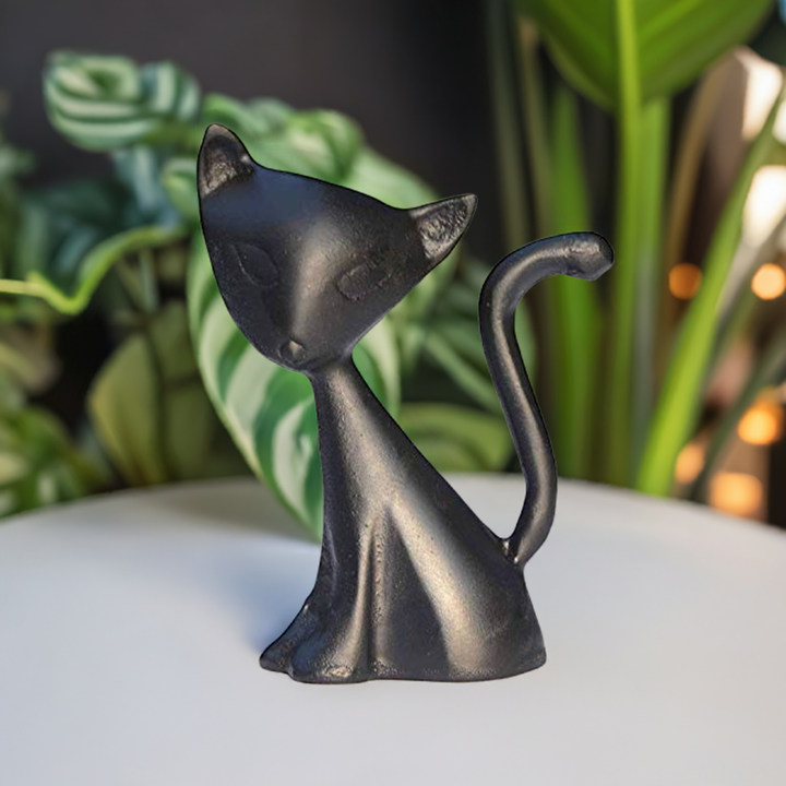 Black cat ring holder figurine with arched tail and folded paws