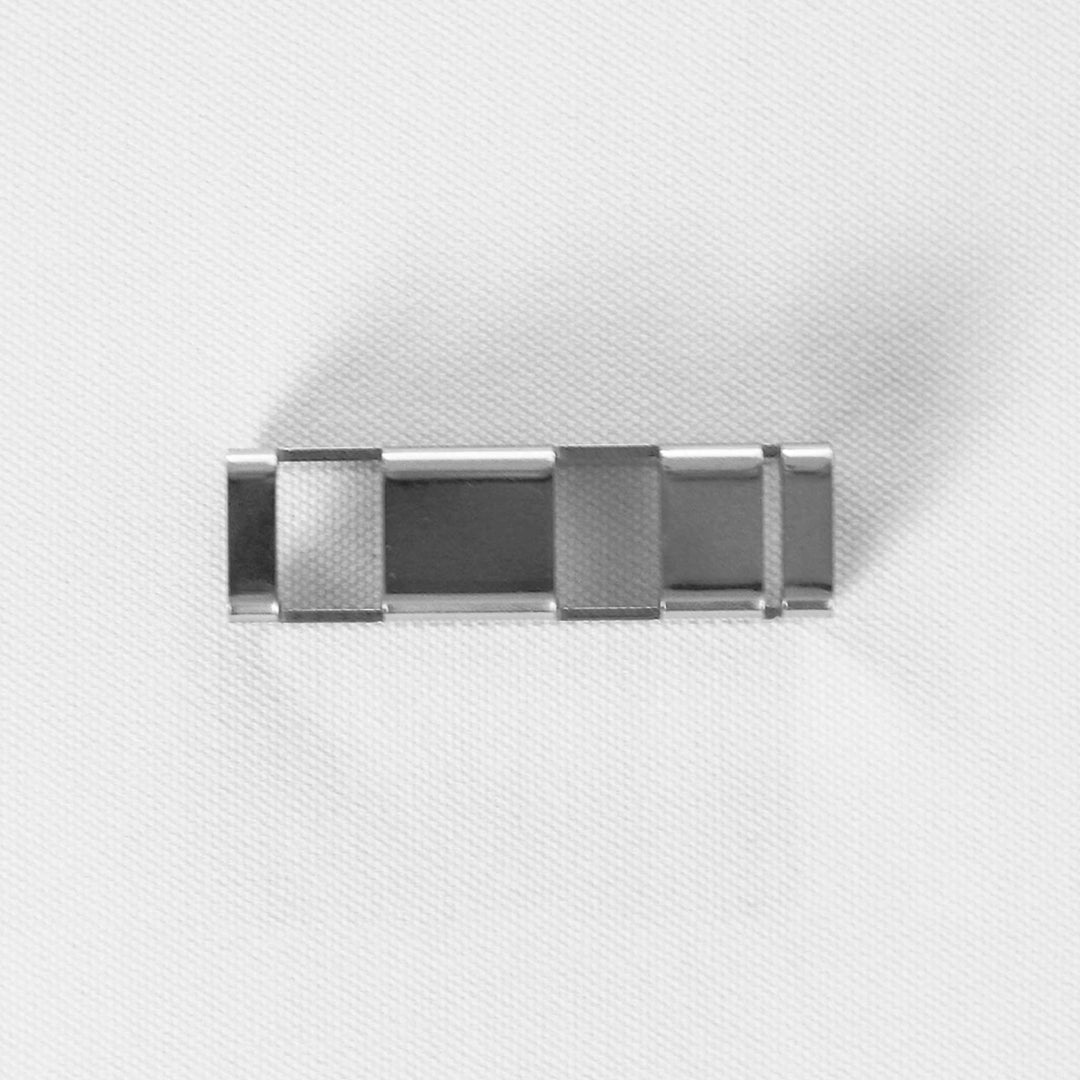 Polished stainless steel flatware rest with rectangular grip and prong slots