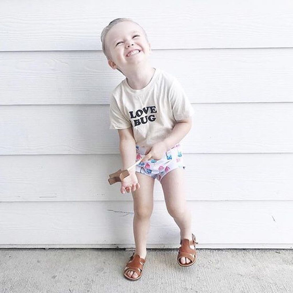 Off-white kids organic T-shirt with "LOVE BUG" front print, crew neck