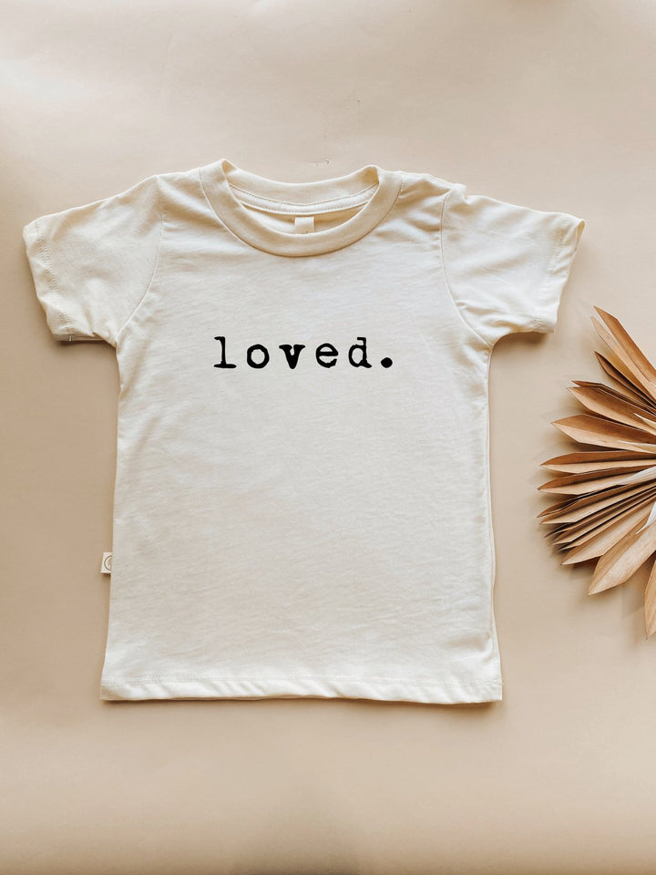 Cream kids organic T-shirt with short sleeves and “loved.” text print