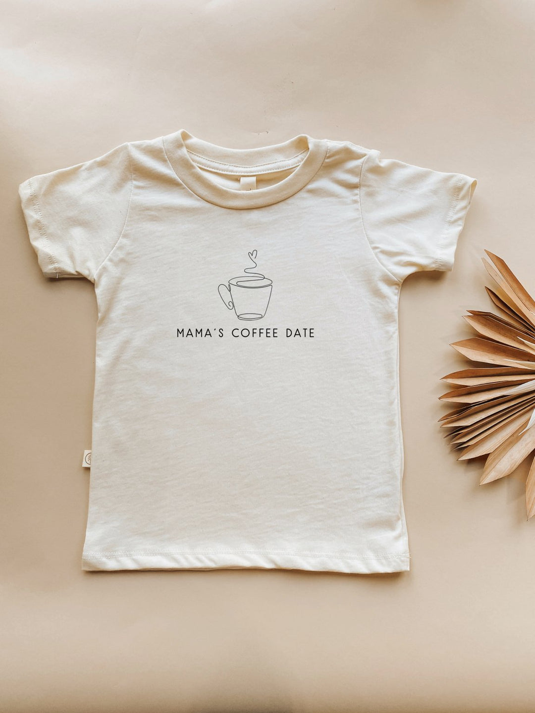 Kids organic crewneck T-shirt in cream with short sleeves, 'MAMA'S COFFEE DATE' coffee print