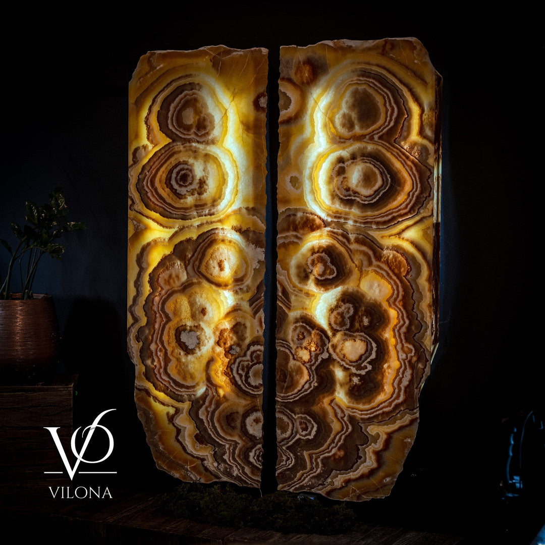 Onyx wall panels set: two vertical panels with layered ring motifs in golden amber.