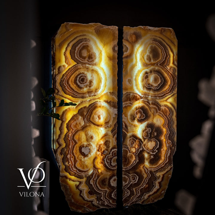 Onyx wall panel set with glowing circular bands and dark brown stone streaks.