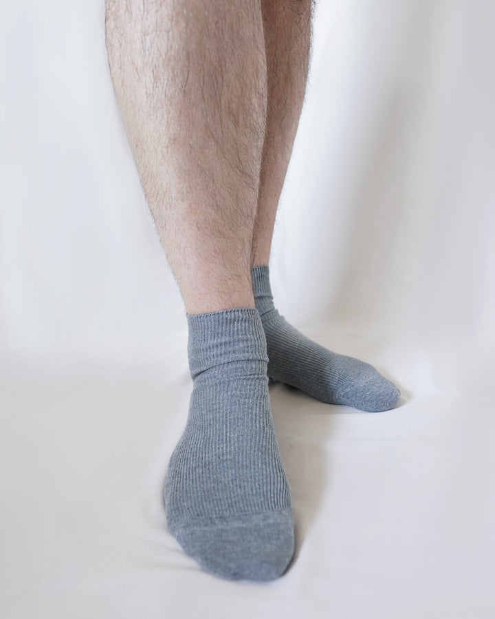 Men’s organic cotton crew socks in gray worn with ribbed knit