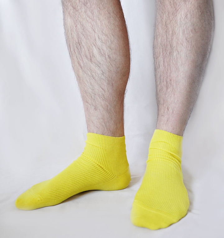 Men’s organic cotton crew socks in yellow worn with ribbed knit