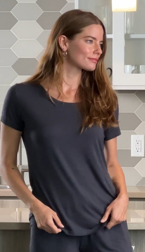 Women’s dark blue lounge t-shirt with crew neck and relaxed fit