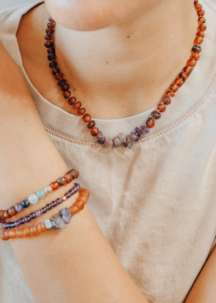 Adult beaded bracelet with amber-brown stones and raw amethyst accents