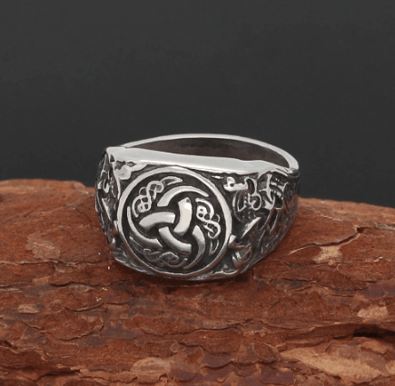 Stainless steel Norse engraved ring with knot and horn motif