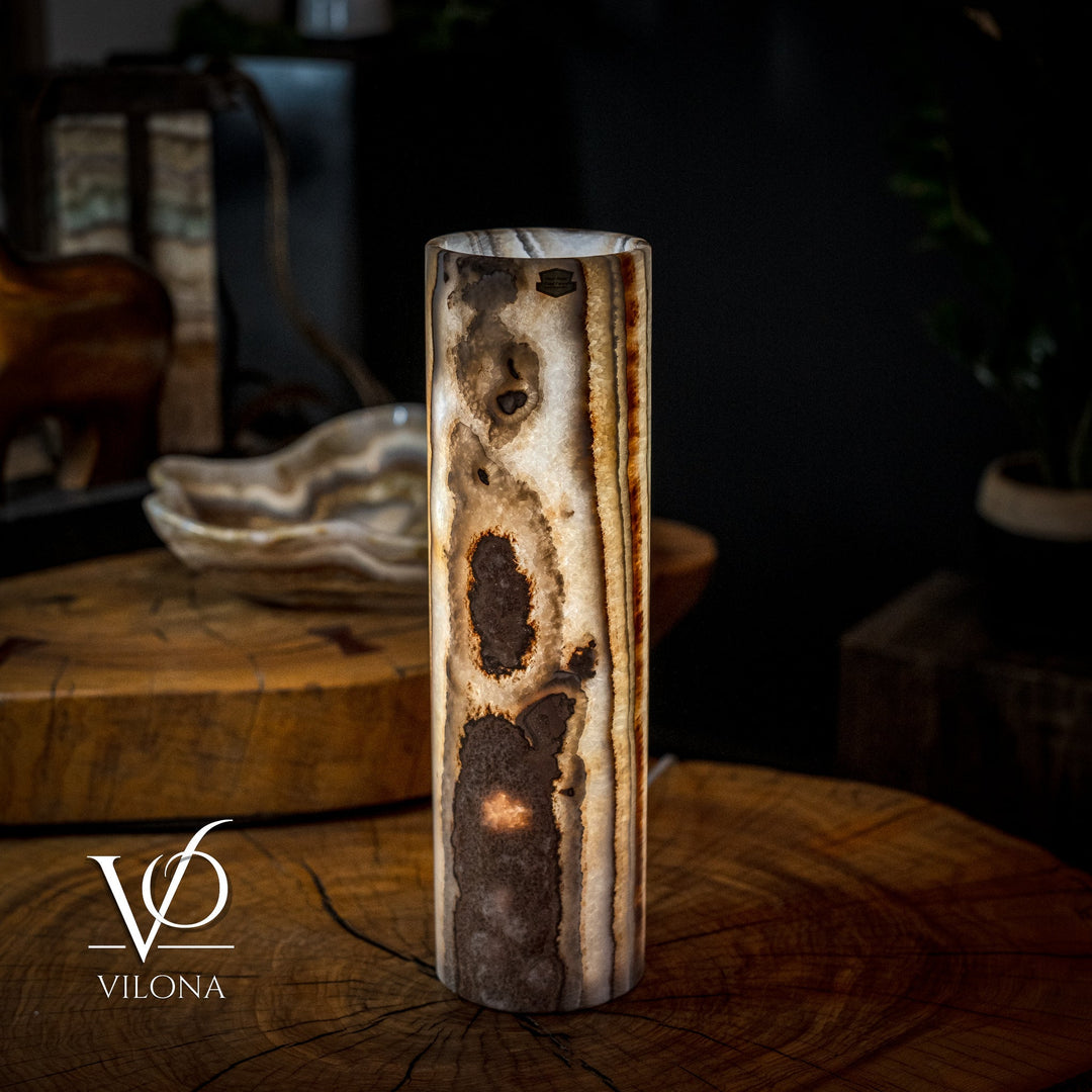 Cylinder table lamp with stone-look onyx pattern, cream and dark brown speckles