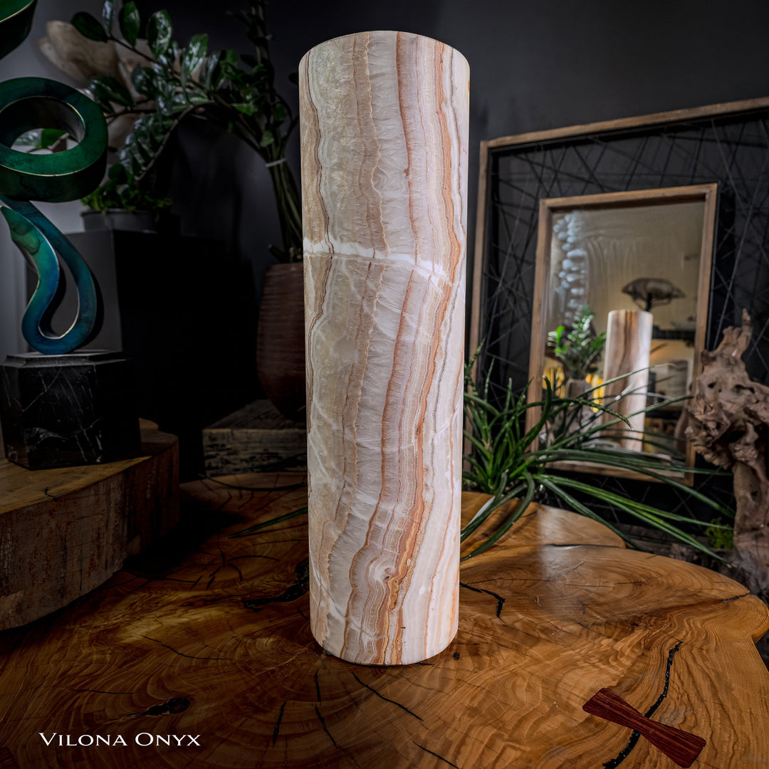 Cylinder table lamp with light, onyx-look cylinder shade (unlit)