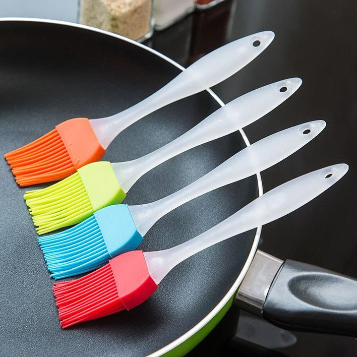 Silicone Basting Brush Pastry Barbecue Oil Brushes Baking Bakeware Bread BBQ Brush for Kitchen Cooking Random Color Silicone Oil Brush and Spatula Cake Bake Barbeque Pastry Brushes Heat Resistant BBQ Accessories